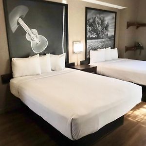 Super 8 By Wyndham Austin South I-35